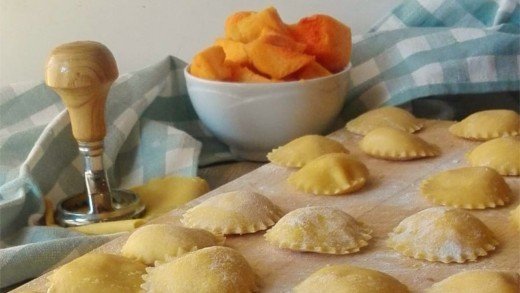 preview della video ricetta: Ravioli freschi con zucca